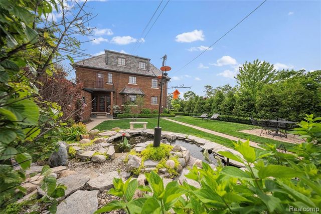 2470 Riverside Drive, Trenton, MI 48183