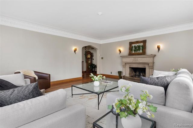 2470 Riverside Drive, Trenton, MI 48183