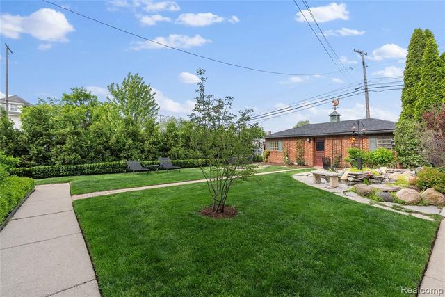 2470 Riverside Drive, Trenton, MI 48183