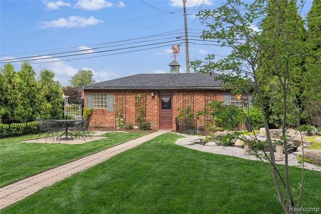 2470 Riverside Drive, Trenton, MI 48183