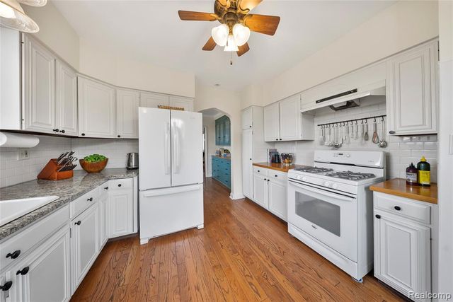 2470 Riverside Drive, Trenton, MI 48183