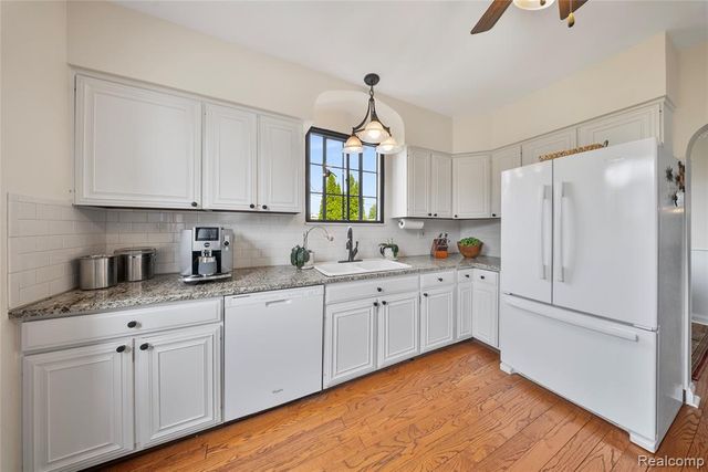 2470 Riverside Drive, Trenton, MI 48183