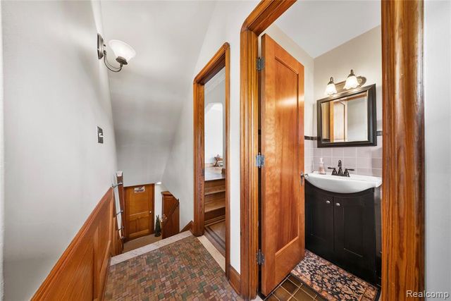 2470 Riverside Drive, Trenton, MI 48183