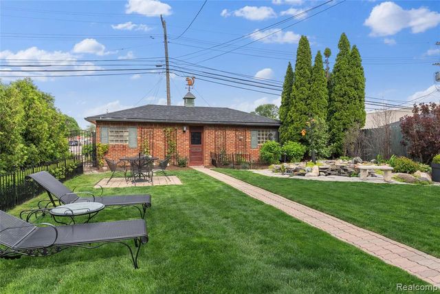 2470 Riverside Drive, Trenton, MI 48183