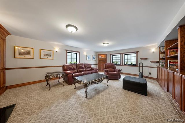 2470 Riverside Drive, Trenton, MI 48183