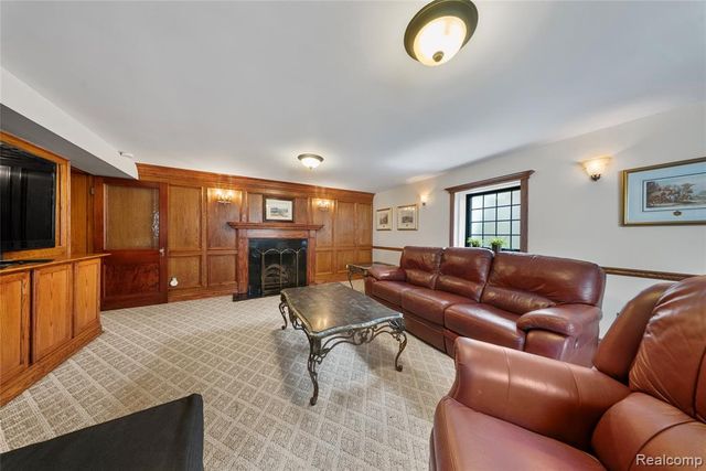 2470 Riverside Drive, Trenton, MI 48183