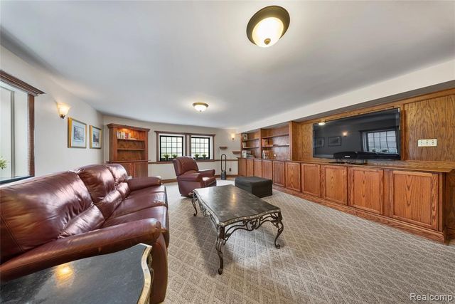 2470 Riverside Drive, Trenton, MI 48183