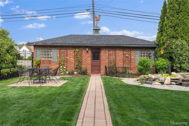 2470 Riverside Drive, Trenton, MI 48183