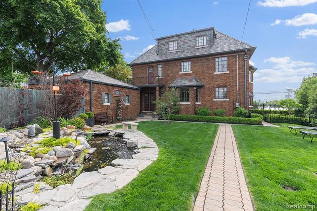 2470 Riverside Drive, Trenton, MI 48183