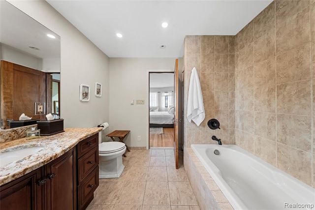 2470 Riverside Drive, Trenton, MI 48183