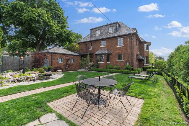 2470 Riverside Drive, Trenton, MI 48183