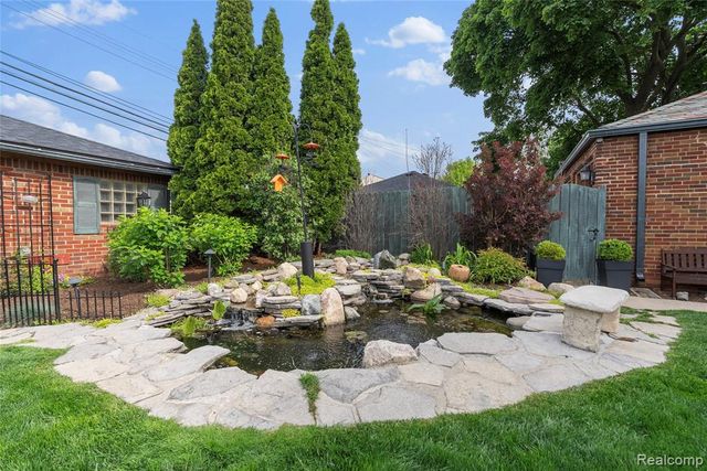 2470 Riverside Drive, Trenton, MI 48183
