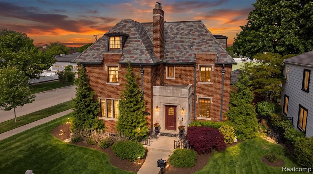 2470 Riverside Drive, Trenton, MI 48183