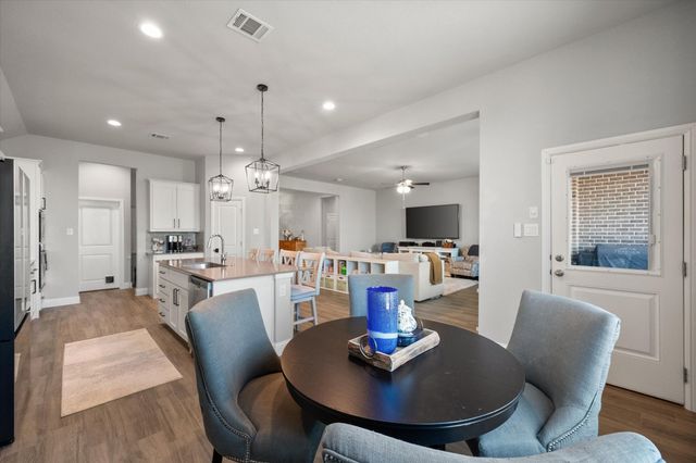 1104 Whispering Hill Drive, Mansfield, TX 76063