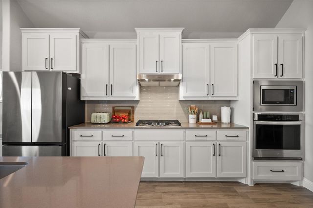 1104 Whispering Hill Drive, Mansfield, TX 76063