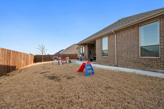 1104 Whispering Hill Drive, Mansfield, TX 76063