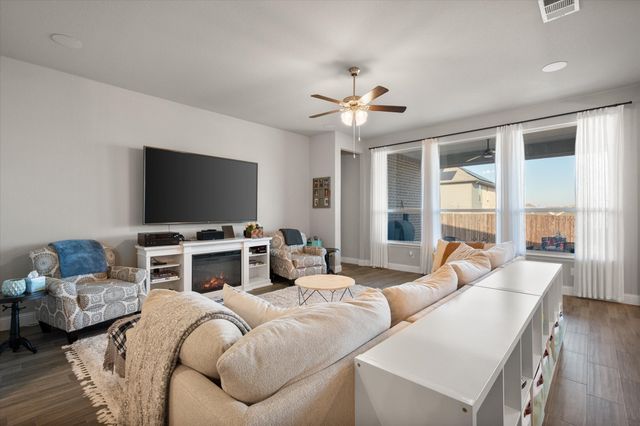 1104 Whispering Hill Drive, Mansfield, TX 76063