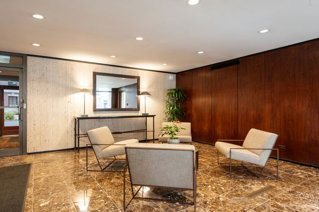 1 E Scott Street 2002, Chicago, IL 60610