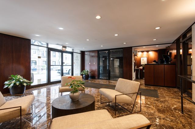 1 E Scott Street 2002, Chicago, IL 60610