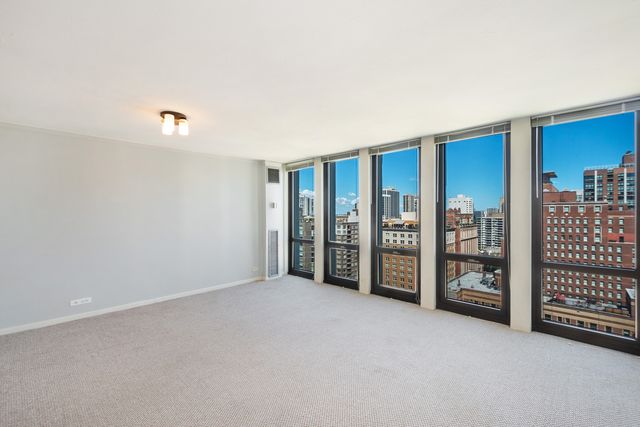 1 E Scott Street 2002, Chicago, IL 60610