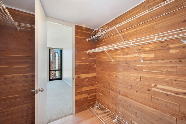 1 E Scott Street 2002, Chicago, IL 60610