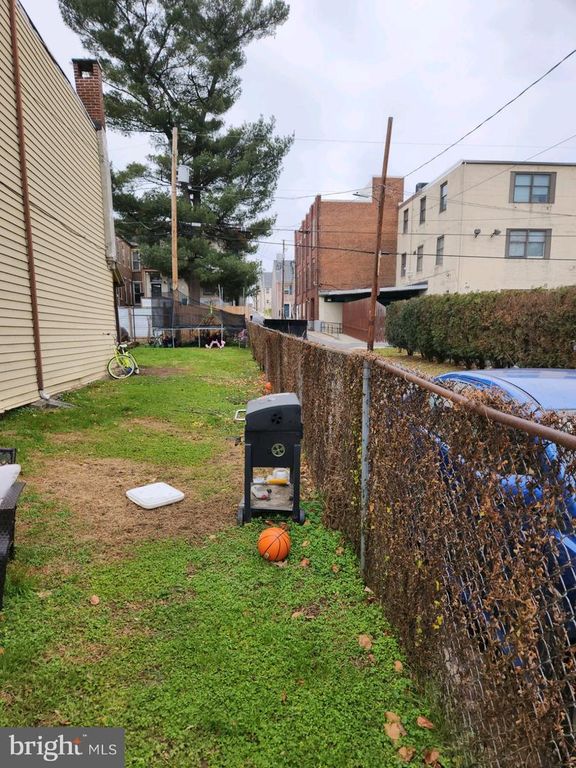 2027 LOGAN ST, Harrisburg, PA 17102