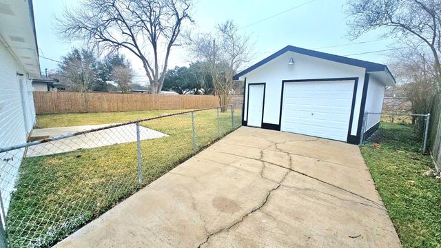 210 Brigadoon Lane, Friendswood, TX 77546