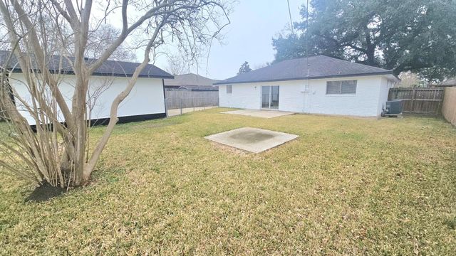 210 Brigadoon Lane, Friendswood, TX 77546