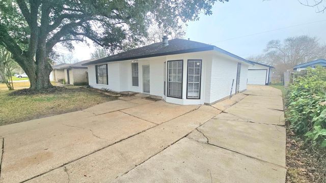 210 Brigadoon Lane, Friendswood, TX 77546