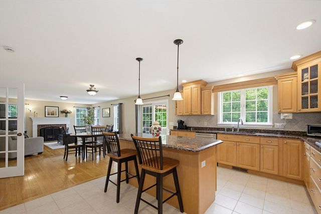 52 Kensington Ct, Swansea, MA 02777