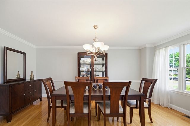 52 Kensington Ct, Swansea, MA 02777