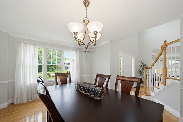 52 Kensington Ct, Swansea, MA 02777