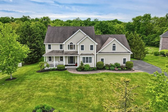 52 Kensington Ct, Swansea, MA 02777