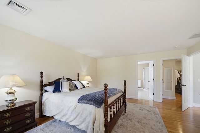 52 Kensington Ct, Swansea, MA 02777
