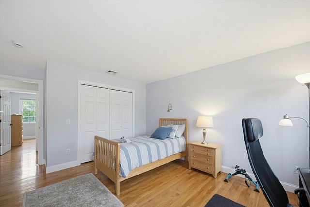 52 Kensington Ct, Swansea, MA 02777