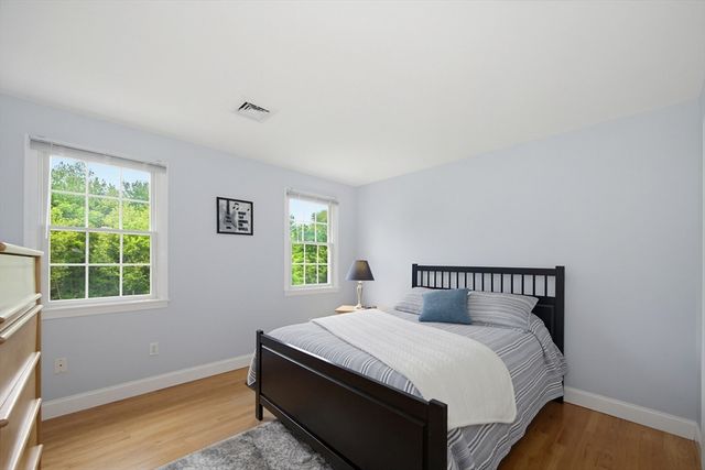 52 Kensington Ct, Swansea, MA 02777