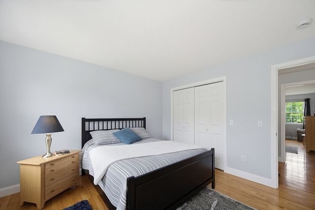 52 Kensington Ct, Swansea, MA 02777