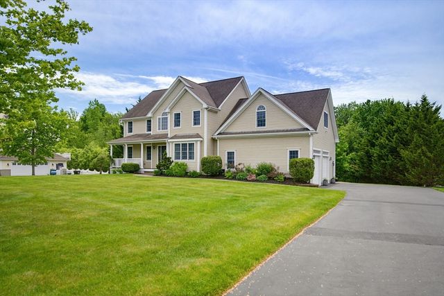 52 Kensington Ct, Swansea, MA 02777