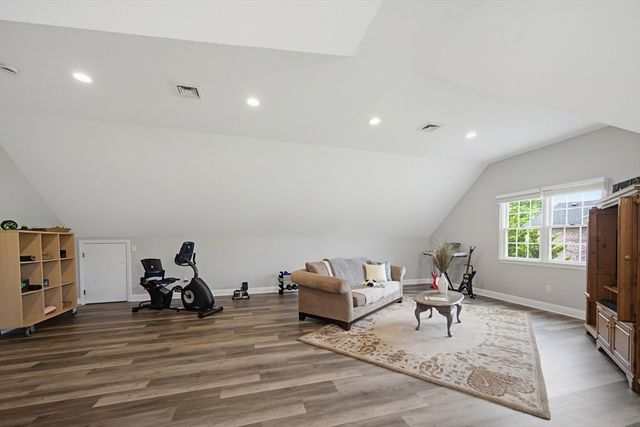 52 Kensington Ct, Swansea, MA 02777