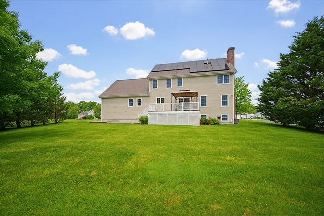 52 Kensington Ct, Swansea, MA 02777