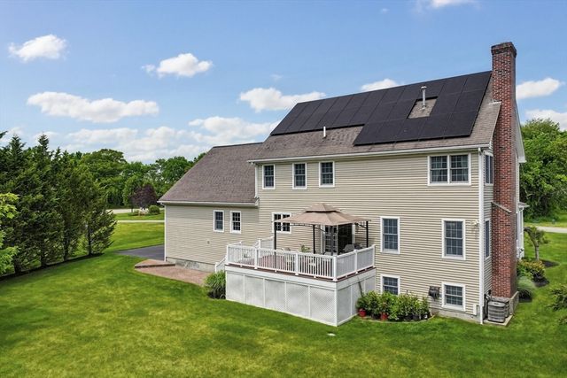52 Kensington Ct, Swansea, MA 02777