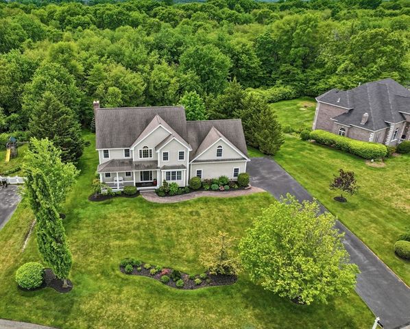 52 Kensington Ct, Swansea, MA 02777
