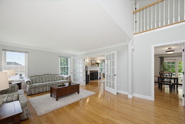 52 Kensington Ct, Swansea, MA 02777