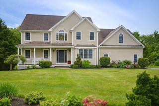 52 Kensington Ct, Swansea, MA 02777