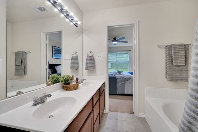 313 Shadow Bend Drive, Red Oak, TX 75154