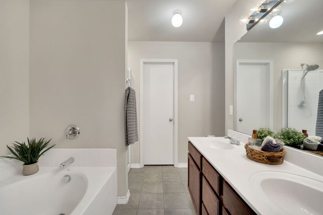 313 Shadow Bend Drive, Red Oak, TX 75154