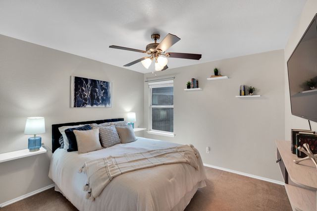 313 Shadow Bend Drive, Red Oak, TX 75154