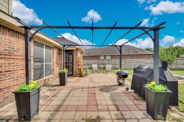 313 Shadow Bend Drive, Red Oak, TX 75154