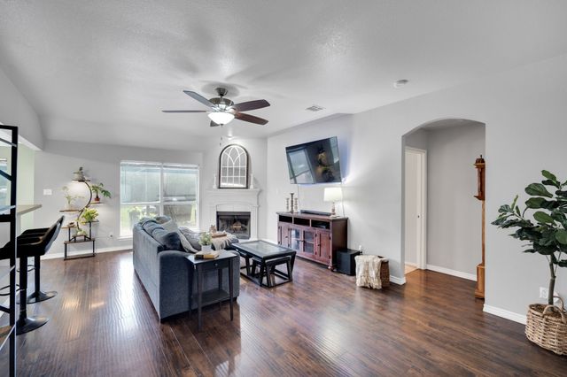 313 Shadow Bend Drive, Red Oak, TX 75154