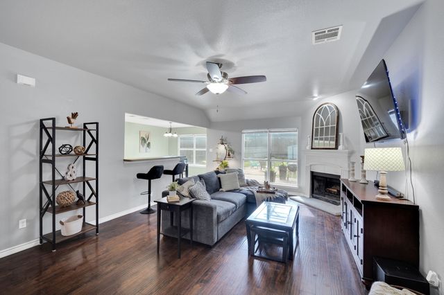 313 Shadow Bend Drive, Red Oak, TX 75154